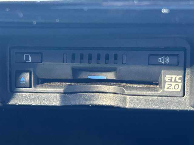 トヨタ クラウン ハイブリッド RS 岡山県 2018(平30)年 11.2万km プレシャスブラックパール 登録時走行距離111696km/純正ナビ/サンルーフ/フルセグTV(AM.FM.CD.DVD.TV.BT)/全方位カメラ/ETC2.0/ブラインドスポットモニター/ドライブレコーダー/シートヒーター/シートベンチレーション/ステアリングヒーター/クリアランスソナー/衝突軽減ブレーキ/横滑り防止装置/クルーズコントロール(追従走行あり)/車線逸脱警報（レーンキープアシスト）/オートライト/オートマチックハイビーム/アイドリングストップ/18インチ純正AW/純正フロアマット/レザーシート/D+N席パワーシート/保証書/取扱説明書