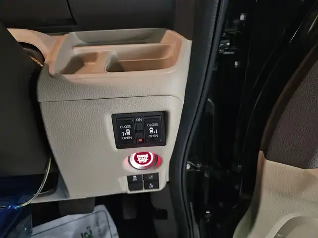 ホンダ Ｎ ＢＯＸ G L ターボ ホンダセンシング 香川県 2018(平30)年 2.8万km クリスタルブラックパール 純正ナビ/フルセグTV/両側パワースライドドア/バックカメラ/ビルトインETC/ドライブレコーダー/アダプティブクルーズコントロール/ホンダセンシング/・衝突被害軽減ブレーキ/・車線逸脱防止支援システム/・前後誤発進抑制/・オートハイビーム/ターボ/LEDヘッドランプ/革巻きステアリング/ステアリングスイッチ/チップアップ機能付スライドリアシート/スマートキー/プッシュエンジンスタート/禁煙車