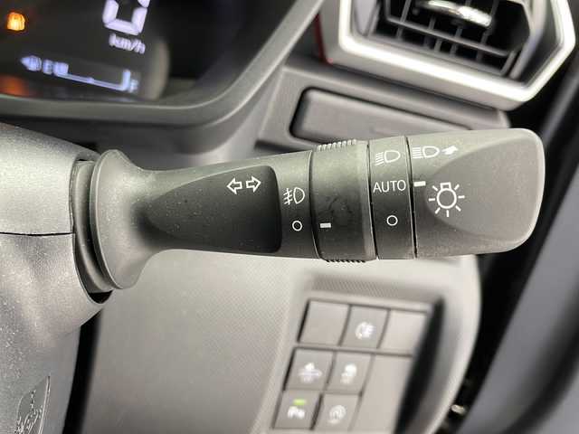 トヨタ ライズ Z 千葉県 2019(令1)年 4.6万km ブラックマイカメタリック 禁煙車/トヨタセーフティセンス/衝突軽減装置/車線逸脱防止システム/コーナーセンサー前後/オートマチックハイビーム/オートライト/LEDヘッドライト/純正ナビ/フルセグ/バックカメラ/ETC/前席シートヒーター/レーンキープアシスト/コーナーセンサー/レーダークルーズコントロール/MTモード付きAT/ドアバイザー/プッシュスタート
