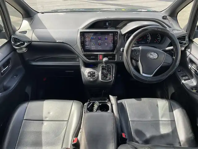 トヨタ ヴォクシー ZS 煌 長野県 2016(平28)年 9.6万km ブラック 4WD/ALPINEナビ/Bluetooth/フルセグテレビ（キャンセラー有）/ALPINEフリップダウンモニター/ビルトインETC/アイドリングストップ/三列シート/シートカバー/コーナーセンサー前後/社外マフラー/ローダウン/純正AW付サマータイヤ積み込み/エンジンスターター/保証書/取り扱い説明書