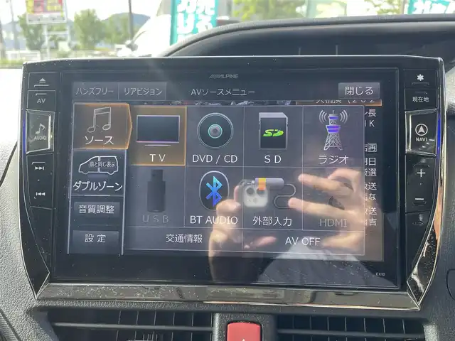 トヨタ ヴォクシー ZS 煌 長野県 2016(平28)年 9.6万km ブラック 4WD/ALPINEナビ/Bluetooth/フルセグテレビ（キャンセラー有）/ALPINEフリップダウンモニター/ビルトインETC/アイドリングストップ/三列シート/シートカバー/コーナーセンサー前後/社外マフラー/ローダウン/純正AW付サマータイヤ積み込み/エンジンスターター/保証書/取り扱い説明書