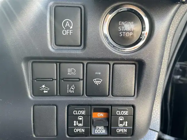 トヨタ ヴォクシー ZS 煌 長野県 2016(平28)年 9.6万km ブラック 4WD/ALPINEナビ/Bluetooth/フルセグテレビ（キャンセラー有）/ALPINEフリップダウンモニター/ビルトインETC/アイドリングストップ/三列シート/シートカバー/コーナーセンサー前後/社外マフラー/ローダウン/純正AW付サマータイヤ積み込み/エンジンスターター/保証書/取り扱い説明書