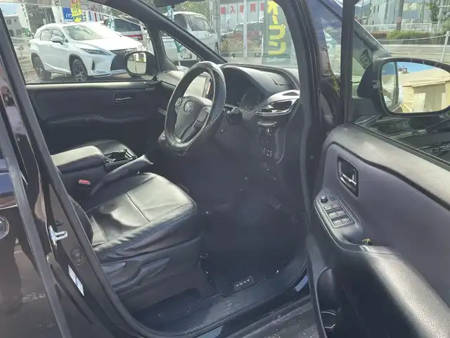 トヨタ ヴォクシー ZS 煌 長野県 2016(平28)年 9.6万km ブラック 4WD/ALPINEナビ/Bluetooth/フルセグテレビ（キャンセラー有）/ALPINEフリップダウンモニター/ビルトインETC/アイドリングストップ/三列シート/シートカバー/コーナーセンサー前後/社外マフラー/ローダウン/純正AW付サマータイヤ積み込み/エンジンスターター/保証書/取り扱い説明書