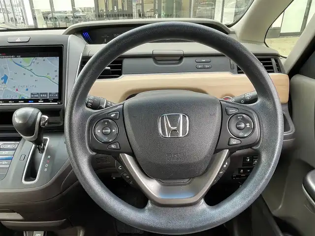 ホンダ フリード G ホンダセンシング 大阪府 2019(平31)年 3万km ホワイトオーキッドパール 純正9インチナビ/   フルセグTV/CD/DVD/Bluetooth/バックモニター/両側パワースライドドア/レーダークルーズコントロール/アイドリングストップ/ドライブレコーダー/純正フロアマット/プッシュスタート　/ＥＴＣ/ＬＥＤライト/禁煙車