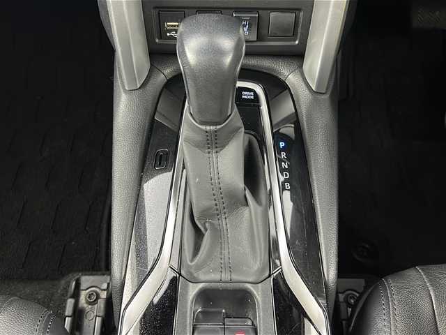 トヨタ カローラ クロス ハイブリッド Z 愛知県 2021(令3)年 4.3万km プラチナホワイトパールマイカ パノラマルーフ　パノラミックビューモニター　純正ディスプレイオーディオ（Bluetooth/Miracast/USB/AM/FM） 前後ドライブレコーダーDVDデッキ パワーバックドア　D+N席シートヒーター　D席パワーシート　ビルトインETC　AC１００V　トヨタセーフティセンス　プリクラッシュセーフティ　レーントレーシングアシスト　パーキングサポートブレーキ　クリアランスソナー　ロードサインアシスト　レーダークルーズコントロール　オートハイビーム　プッシュスタート　スマートキー　電動パーキングブレーキ
