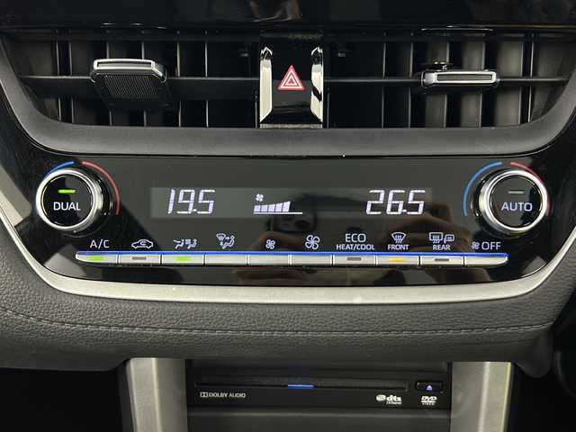 トヨタ カローラ クロス ハイブリッド Z 愛知県 2021(令3)年 4.3万km プラチナホワイトパールマイカ パノラマルーフ　パノラミックビューモニター　純正ディスプレイオーディオ（Bluetooth/Miracast/USB/AM/FM） 前後ドライブレコーダーDVDデッキ パワーバックドア　D+N席シートヒーター　D席パワーシート　ビルトインETC　AC１００V　トヨタセーフティセンス　プリクラッシュセーフティ　レーントレーシングアシスト　パーキングサポートブレーキ　クリアランスソナー　ロードサインアシスト　レーダークルーズコントロール　オートハイビーム　プッシュスタート　スマートキー　電動パーキングブレーキ