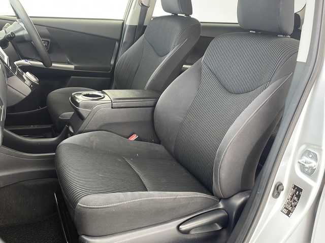 トヨタ プリウス α S 沖縄県 2015(平27)年 11.9万km シルバーM 純正ナビ　（NSCP-W62）/(ワンセグＴＶ　ＣＤ再生　ＡＭ／ＦＭ　BT接続）/バックカメラ　/ＥＴＣ　/純正フロアマット　/ＬＥＤヘッドライト　/オートライト　/スマートキー　/スペアキー　/プッシュスタート　/取扱説明書