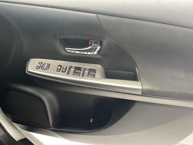 トヨタ プリウス α S 沖縄県 2015(平27)年 11.9万km シルバーM 純正ナビ　（NSCP-W62）/(ワンセグＴＶ　ＣＤ再生　ＡＭ／ＦＭ　BT接続）/バックカメラ　/ＥＴＣ　/純正フロアマット　/ＬＥＤヘッドライト　/オートライト　/スマートキー　/スペアキー　/プッシュスタート　/取扱説明書