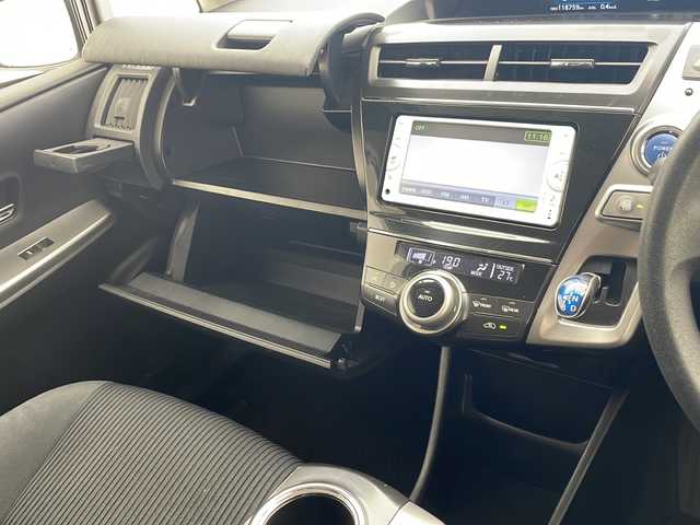 トヨタ プリウス α S 沖縄県 2015(平27)年 11.9万km シルバーM 純正ナビ　（NSCP-W62）/(ワンセグＴＶ　ＣＤ再生　ＡＭ／ＦＭ　BT接続）/バックカメラ　/ＥＴＣ　/純正フロアマット　/ＬＥＤヘッドライト　/オートライト　/スマートキー　/スペアキー　/プッシュスタート　/取扱説明書