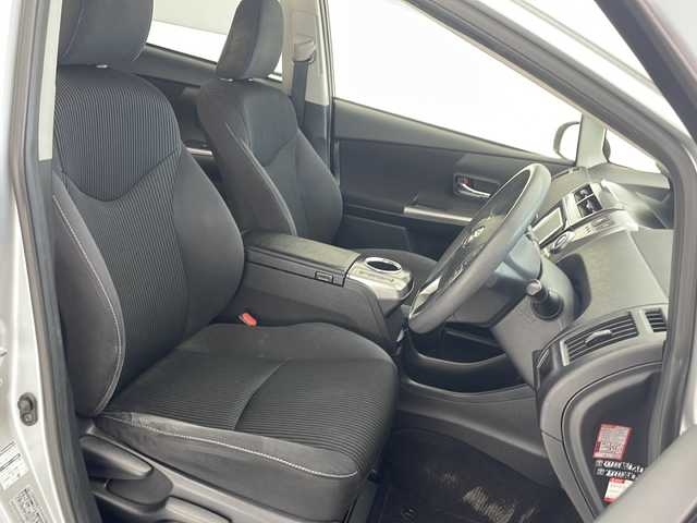 トヨタ プリウス α S 沖縄県 2015(平27)年 11.9万km シルバーM 純正ナビ　（NSCP-W62）/(ワンセグＴＶ　ＣＤ再生　ＡＭ／ＦＭ　BT接続）/バックカメラ　/ＥＴＣ　/純正フロアマット　/ＬＥＤヘッドライト　/オートライト　/スマートキー　/スペアキー　/プッシュスタート　/取扱説明書