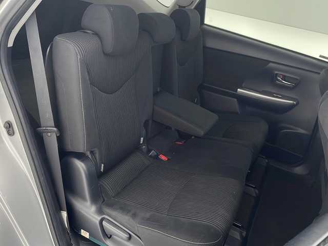 トヨタ プリウス α S 沖縄県 2015(平27)年 11.9万km シルバーM 純正ナビ　（NSCP-W62）/(ワンセグＴＶ　ＣＤ再生　ＡＭ／ＦＭ　BT接続）/バックカメラ　/ＥＴＣ　/純正フロアマット　/ＬＥＤヘッドライト　/オートライト　/スマートキー　/スペアキー　/プッシュスタート　/取扱説明書