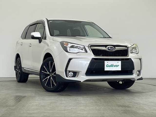 スバル フォレスター 2．0XT 秋田県 2013(平25)年 11.1万km サテンホワイトパール 4WD/社外ナビ（DVD/BT/フルセグTV）/バックカメラ/ビルトインETC/パワーバックドア/クルーズコントロール/横滑り防止装置/レザーシート/前席パワーシート/前席シートヒーター/本革ステアリング/ステアリングリモコン/HIDヘッドランプ/フォグランプ/純正フロアマット/純正ドアバイザー/W・サイド・エアバッグ