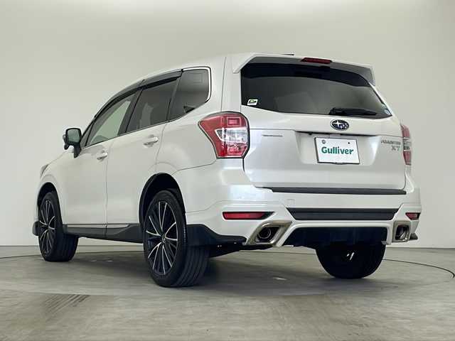 スバル フォレスター 2．0XT 秋田県 2013(平25)年 11.1万km サテンホワイトパール 4WD/社外ナビ（DVD/BT/フルセグTV）/バックカメラ/ビルトインETC/パワーバックドア/クルーズコントロール/横滑り防止装置/レザーシート/前席パワーシート/前席シートヒーター/本革ステアリング/ステアリングリモコン/HIDヘッドランプ/フォグランプ/純正フロアマット/純正ドアバイザー/W・サイド・エアバッグ