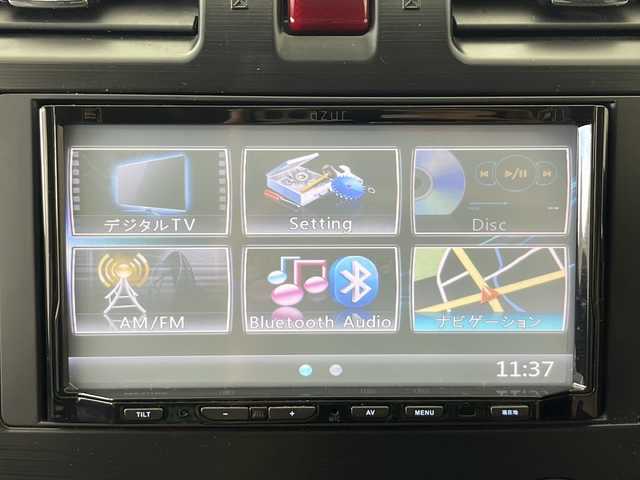 スバル フォレスター 2．0XT 秋田県 2013(平25)年 11.1万km サテンホワイトパール 4WD/社外ナビ（DVD/BT/フルセグTV）/バックカメラ/ビルトインETC/パワーバックドア/クルーズコントロール/横滑り防止装置/レザーシート/前席パワーシート/前席シートヒーター/本革ステアリング/ステアリングリモコン/HIDヘッドランプ/フォグランプ/純正フロアマット/純正ドアバイザー/W・サイド・エアバッグ
