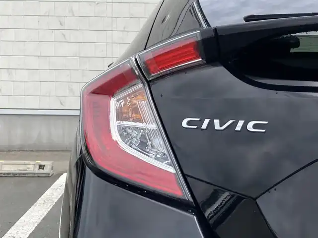 ホンダ シビック ハッチバック 静岡県 2019(令1)年 6.8万km クリスタルブラックパール HondaSENSING/純正7インチメモリーナビ(VXM-194VFi)/　AM FM CD DVD Bluetooth USB/ビルトインETC/バックモニター/レーダークルーズコントロール/LEDオートヘッドランプ/オートブレーキホールド/純正18インチアルミホイール/スマートキー2本/パドルシフト/社外レーダー探知機/フルセグTV/シートヒーター(前席)/前方ドライブレコーダー