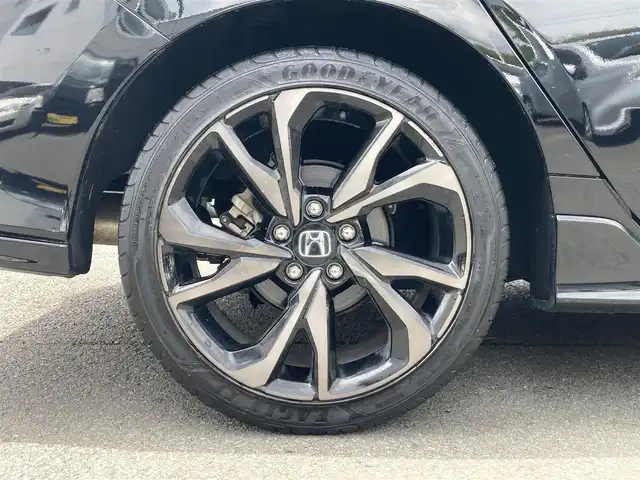 ホンダ シビック ハッチバック 静岡県 2019(令1)年 6.8万km クリスタルブラックパール HondaSENSING/純正7インチメモリーナビ(VXM-194VFi)/　AM FM CD DVD Bluetooth USB/ビルトインETC/バックモニター/レーダークルーズコントロール/LEDオートヘッドランプ/オートブレーキホールド/純正18インチアルミホイール/スマートキー2本/パドルシフト/社外レーダー探知機/フルセグTV/シートヒーター(前席)/前方ドライブレコーダー