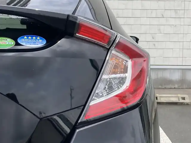 ホンダ シビック ハッチバック 静岡県 2019(令1)年 6.8万km クリスタルブラックパール HondaSENSING/純正7インチメモリーナビ(VXM-194VFi)/　AM FM CD DVD Bluetooth USB/ビルトインETC/バックモニター/レーダークルーズコントロール/LEDオートヘッドランプ/オートブレーキホールド/純正18インチアルミホイール/スマートキー2本/パドルシフト/社外レーダー探知機/フルセグTV/シートヒーター(前席)/前方ドライブレコーダー