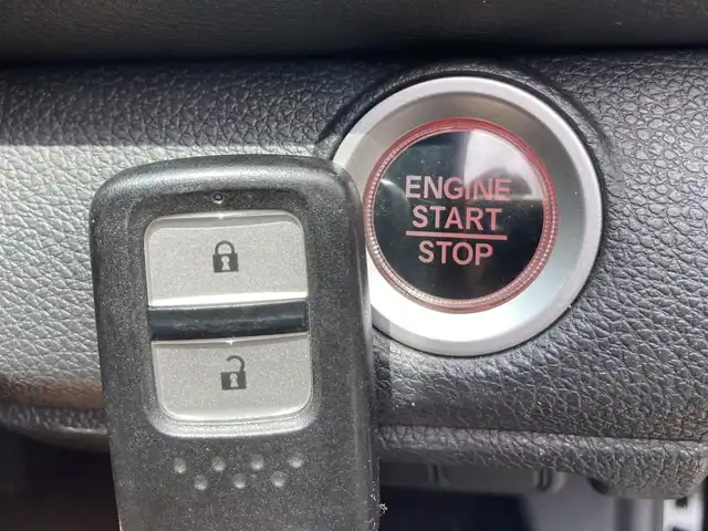 ホンダ シビック ハッチバック 静岡県 2019(令1)年 6.8万km クリスタルブラックパール HondaSENSING/純正7インチメモリーナビ(VXM-194VFi)/　AM FM CD DVD Bluetooth USB/ビルトインETC/バックモニター/レーダークルーズコントロール/LEDオートヘッドランプ/オートブレーキホールド/純正18インチアルミホイール/スマートキー2本/パドルシフト/社外レーダー探知機/フルセグTV/シートヒーター(前席)/前方ドライブレコーダー