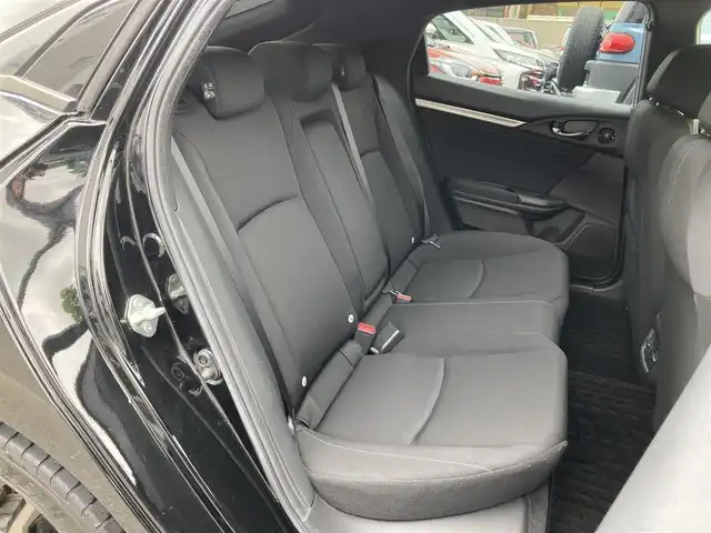 ホンダ シビック ハッチバック 静岡県 2019(令1)年 6.8万km クリスタルブラックパール HondaSENSING/純正7インチメモリーナビ(VXM-194VFi)/　AM FM CD DVD Bluetooth USB/ビルトインETC/バックモニター/レーダークルーズコントロール/LEDオートヘッドランプ/オートブレーキホールド/純正18インチアルミホイール/スマートキー2本/パドルシフト/社外レーダー探知機/フルセグTV/シートヒーター(前席)/前方ドライブレコーダー