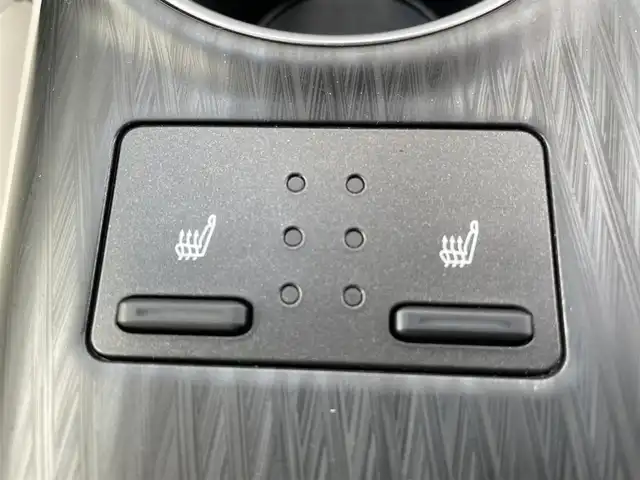 トヨタ カムリ G 福岡県 2021(令3)年 5.8万km グレー パノラミックビューモニター/サンルーフ/革シート/ＰＣＳ/ＪＢＬサウンド/純正９インチＤＡナビ/ＢＳＭ/ＲＣＴＡ/LDA/シートヒーター/ＨＵＤ/クリアランスソナー/レーダークルーズ/オートハイビーム/AC100V/ビルトインETC2.0/電動パーキング/ブレーキホールド/LEDヘッドライト/フォグランプ/純正アルミ/スマートキー/プッシュスタート