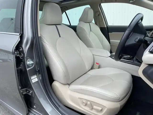 トヨタ カムリ G 福岡県 2021(令3)年 5.8万km グレー パノラミックビューモニター/サンルーフ/革シート/ＰＣＳ/ＪＢＬサウンド/純正９インチＤＡナビ/ＢＳＭ/ＲＣＴＡ/LDA/シートヒーター/ＨＵＤ/クリアランスソナー/レーダークルーズ/オートハイビーム/AC100V/ビルトインETC2.0/電動パーキング/ブレーキホールド/LEDヘッドライト/フォグランプ/純正アルミ/スマートキー/プッシュスタート