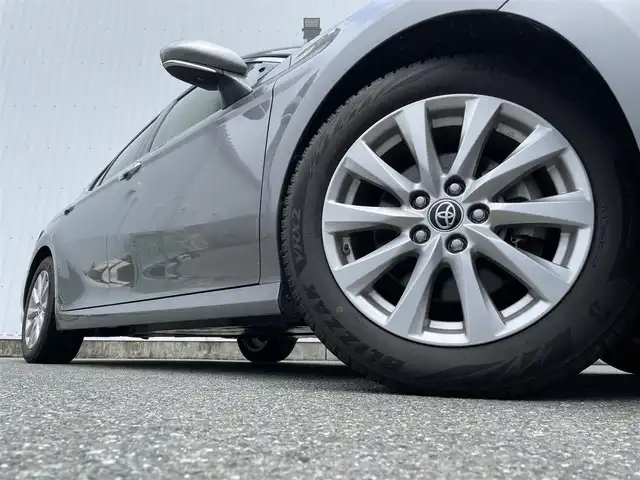 トヨタ カムリ G 福岡県 2021(令3)年 5.8万km グレー パノラミックビューモニター/サンルーフ/革シート/ＰＣＳ/ＪＢＬサウンド/純正９インチＤＡナビ/ＢＳＭ/ＲＣＴＡ/LDA/シートヒーター/ＨＵＤ/クリアランスソナー/レーダークルーズ/オートハイビーム/AC100V/ビルトインETC2.0/電動パーキング/ブレーキホールド/LEDヘッドライト/フォグランプ/純正アルミ/スマートキー/プッシュスタート