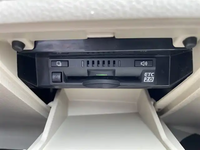 トヨタ カムリ G 福岡県 2021(令3)年 5.8万km グレー パノラミックビューモニター/サンルーフ/革シート/ＰＣＳ/ＪＢＬサウンド/純正９インチＤＡナビ/ＢＳＭ/ＲＣＴＡ/LDA/シートヒーター/ＨＵＤ/クリアランスソナー/レーダークルーズ/オートハイビーム/AC100V/ビルトインETC2.0/電動パーキング/ブレーキホールド/LEDヘッドライト/フォグランプ/純正アルミ/スマートキー/プッシュスタート