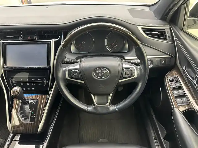 トヨタ ハリアー エレガンス 兵庫県 2015(平27)年 6.7万km ホワイトパールクリスタルシャイン 純正９インチナビ（NSZT-Y64T）/（フルセグ/CD/DVD/Bluetooth/MSV）/バックカメラ/ビルトインＥＴＣ/ハーフレザーシート/D席パワーシート/フロアマット/ＬＥＤヘッドライト/ＬＥＤフォグ/オートライト/スマートキー/コンビステアリング/アイドリングストップ