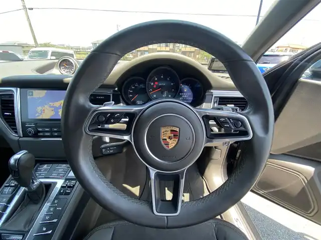 ポルシェ マカン GTS 福岡県 2017(平29)年 2.9万km グレー ・クルーズコントロール/・純正HDDナビ/USB/Bluetooth/CD/DVD/AUX/・全方位カメラ/・ハーフレザーシート/シートヒーター/・フルセグ/・ETC/・純正20AW/・アイドリングストップ/・スマートキー/・パワーシート/・レーンキープアシスト/・オートライト/・LEDライト