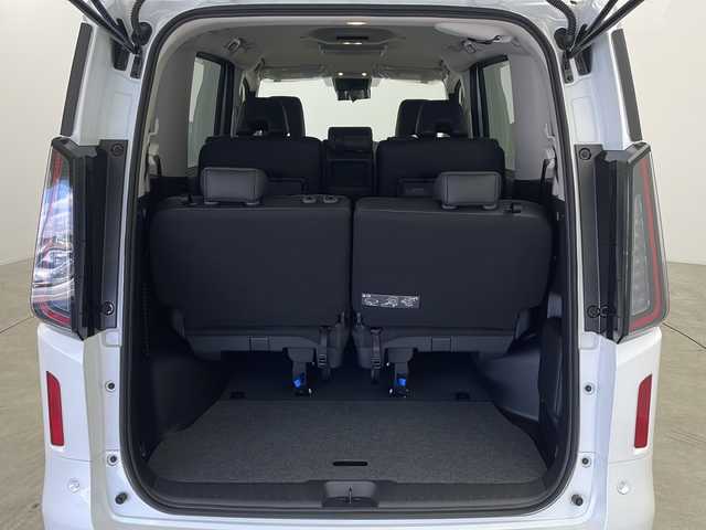 日産 セレナ e－パワー ハイウェイスター V 鹿児島県 2025(令7)年 0.1万km未満 プリズムホワイト 登録済未使用車/メーカー純正12インチナビ/（AM/FM/BT/HDMI/フルセグTV）/純正11型フリップダウン/エマージェンシーブレーキ/プロパイロット/両側パワースライドドア/デジタルインナーミラー/電動パーキングブレーキ/オートホールド機能/オートライト/オートハイビーム/ワイヤレス充電/ドライブレコーダー（前後）/保証書、取説