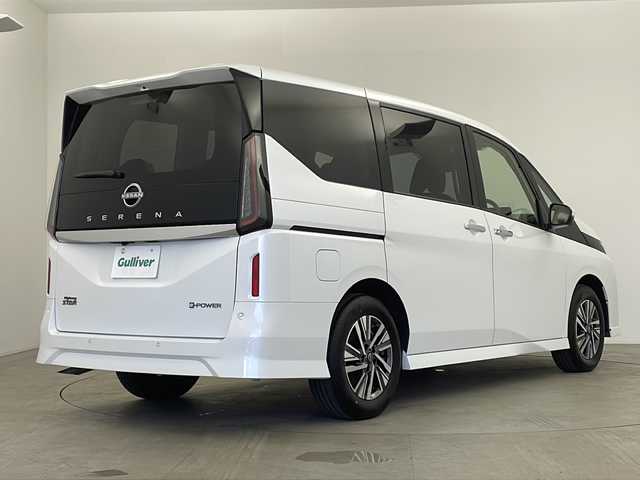 日産 セレナ e－パワー ハイウェイスター V 鹿児島県 2025(令7)年 0.1万km未満 プリズムホワイト 登録済未使用車/メーカー純正12インチナビ/（AM/FM/BT/HDMI/フルセグTV）/純正11型フリップダウン/エマージェンシーブレーキ/プロパイロット/両側パワースライドドア/デジタルインナーミラー/電動パーキングブレーキ/オートホールド機能/オートライト/オートハイビーム/ワイヤレス充電/ドライブレコーダー（前後）/保証書、取説