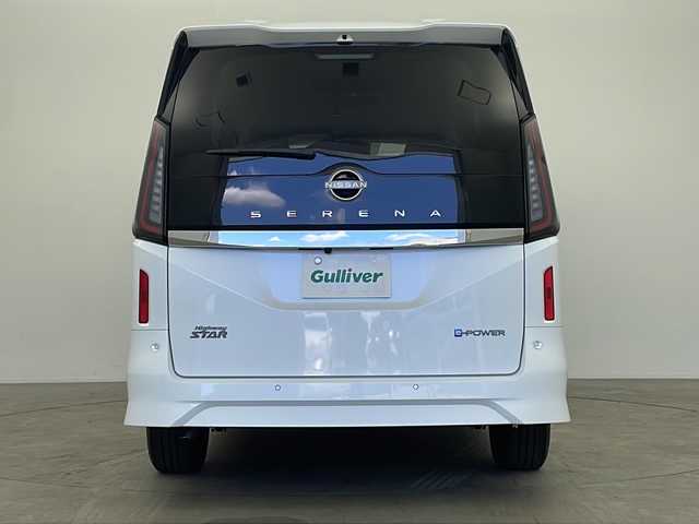 日産 セレナ e－パワー ハイウェイスター V 鹿児島県 2025(令7)年 0.1万km未満 プリズムホワイト 登録済未使用車/メーカー純正12インチナビ/（AM/FM/BT/HDMI/フルセグTV）/純正11型フリップダウン/エマージェンシーブレーキ/プロパイロット/両側パワースライドドア/デジタルインナーミラー/電動パーキングブレーキ/オートホールド機能/オートライト/オートハイビーム/ワイヤレス充電/ドライブレコーダー（前後）/保証書、取説