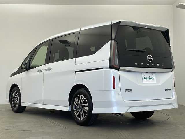 日産 セレナ e－パワー ハイウェイスター V 鹿児島県 2025(令7)年 0.1万km未満 プリズムホワイト 登録済未使用車/メーカー純正12インチナビ/（AM/FM/BT/HDMI/フルセグTV）/純正11型フリップダウン/エマージェンシーブレーキ/プロパイロット/両側パワースライドドア/デジタルインナーミラー/電動パーキングブレーキ/オートホールド機能/オートライト/オートハイビーム/ワイヤレス充電/ドライブレコーダー（前後）/保証書、取説
