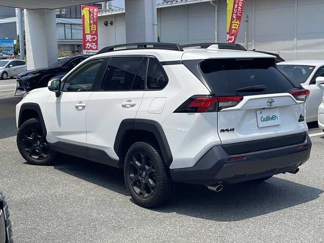 トヨタ ＲＡＶ４ アドベンチャー オフロードPKG 福岡県 2022(令4)年 3.1万km スーパーホワイトⅡ ワンオーナー/純正ナビ（Bluetooth ・フルセグTV）/ドライブレコーダー（前後）/クルーズコントロール（追従あり）/スペアキー/USB入力端子/パワーウィンドウ/MTモード付AT/純正アルミホイール/純正フロアマット/エアシート/パワーシート/ルーフレール/プッシュスタート/パワーステアリング/スマートキー/ABS/横滑り防止装置/衝突被害軽減システム/盗難防止装置/コーナーセンサー（前後）/レーンキープアシスト/オートライト/ダウンヒルアシストコントロール/ステアリングヒーター/取扱説明書/保証書