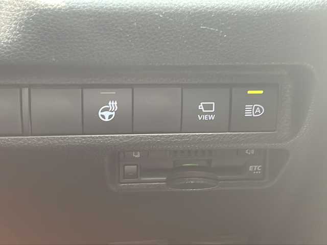 トヨタ ＲＡＶ４ アドベンチャー オフロードPKG 福岡県 2022(令4)年 3.1万km スーパーホワイトⅡ ワンオーナー/純正ナビ（Bluetooth ・フルセグTV）/ドライブレコーダー（前後）/クルーズコントロール（追従あり）/スペアキー/USB入力端子/パワーウィンドウ/MTモード付AT/純正アルミホイール/純正フロアマット/エアシート/パワーシート/ルーフレール/プッシュスタート/パワーステアリング/スマートキー/ABS/横滑り防止装置/衝突被害軽減システム/盗難防止装置/コーナーセンサー（前後）/レーンキープアシスト/オートライト/ダウンヒルアシストコントロール/ステアリングヒーター/取扱説明書/保証書