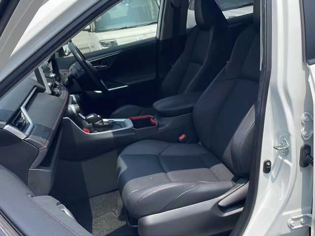 トヨタ ＲＡＶ４ アドベンチャー オフロードPKG 福岡県 2022(令4)年 3.1万km スーパーホワイトⅡ ワンオーナー/純正ナビ（Bluetooth ・フルセグTV）/ドライブレコーダー（前後）/クルーズコントロール（追従あり）/スペアキー/USB入力端子/パワーウィンドウ/MTモード付AT/純正アルミホイール/純正フロアマット/エアシート/パワーシート/ルーフレール/プッシュスタート/パワーステアリング/スマートキー/ABS/横滑り防止装置/衝突被害軽減システム/盗難防止装置/コーナーセンサー（前後）/レーンキープアシスト/オートライト/ダウンヒルアシストコントロール/ステアリングヒーター/取扱説明書/保証書