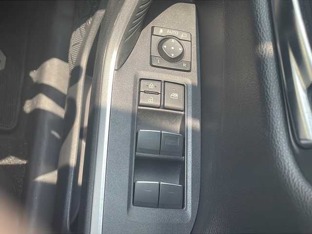 トヨタ ＲＡＶ４ アドベンチャー オフロードPKG 福岡県 2022(令4)年 3.1万km スーパーホワイトⅡ ワンオーナー/純正ナビ（Bluetooth ・フルセグTV）/ドライブレコーダー（前後）/クルーズコントロール（追従あり）/スペアキー/USB入力端子/パワーウィンドウ/MTモード付AT/純正アルミホイール/純正フロアマット/エアシート/パワーシート/ルーフレール/プッシュスタート/パワーステアリング/スマートキー/ABS/横滑り防止装置/衝突被害軽減システム/盗難防止装置/コーナーセンサー（前後）/レーンキープアシスト/オートライト/ダウンヒルアシストコントロール/ステアリングヒーター/取扱説明書/保証書