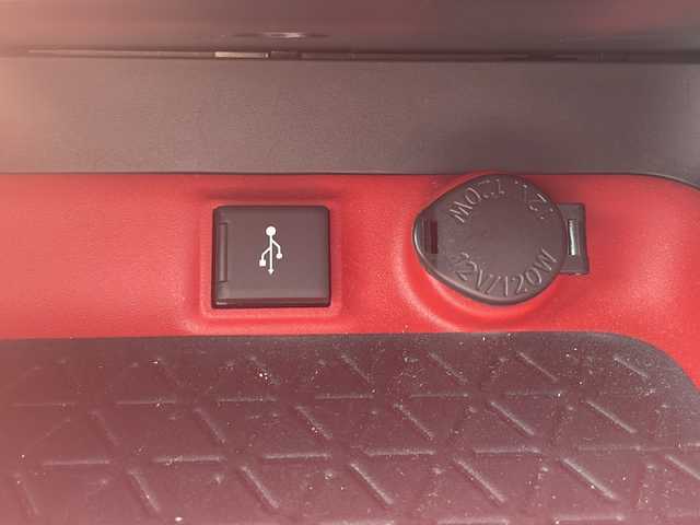 トヨタ ＲＡＶ４ アドベンチャー オフロードPKG 福岡県 2022(令4)年 3.1万km スーパーホワイトⅡ ワンオーナー/純正ナビ（Bluetooth ・フルセグTV）/ドライブレコーダー（前後）/クルーズコントロール（追従あり）/スペアキー/USB入力端子/パワーウィンドウ/MTモード付AT/純正アルミホイール/純正フロアマット/エアシート/パワーシート/ルーフレール/プッシュスタート/パワーステアリング/スマートキー/ABS/横滑り防止装置/衝突被害軽減システム/盗難防止装置/コーナーセンサー（前後）/レーンキープアシスト/オートライト/ダウンヒルアシストコントロール/ステアリングヒーター/取扱説明書/保証書