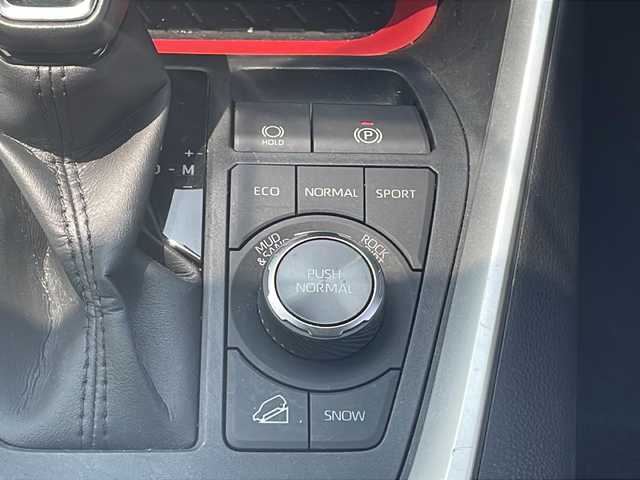 トヨタ ＲＡＶ４ アドベンチャー オフロードPKG 福岡県 2022(令4)年 3.1万km スーパーホワイトⅡ ワンオーナー/純正ナビ（Bluetooth ・フルセグTV）/ドライブレコーダー（前後）/クルーズコントロール（追従あり）/スペアキー/USB入力端子/パワーウィンドウ/MTモード付AT/純正アルミホイール/純正フロアマット/エアシート/パワーシート/ルーフレール/プッシュスタート/パワーステアリング/スマートキー/ABS/横滑り防止装置/衝突被害軽減システム/盗難防止装置/コーナーセンサー（前後）/レーンキープアシスト/オートライト/ダウンヒルアシストコントロール/ステアリングヒーター/取扱説明書/保証書
