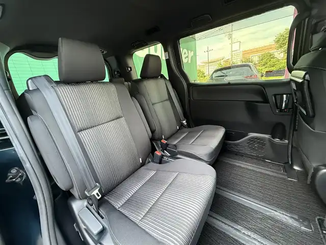トヨタ ヴォクシー ZS 煌Ⅱ 千葉県 2019(令1)年 1.6万km ブラッキッシュアゲハガラスフレーク 純正ナビ/フルセグTV/DVD/CD/USB/BT/プリクラッシュセーフティ/トヨタセーフティセンス/両側パワースライドドア/クルーズコントロール/ETC/オートライト/LEDヘッドライト/プッシュスタート/スマートキー