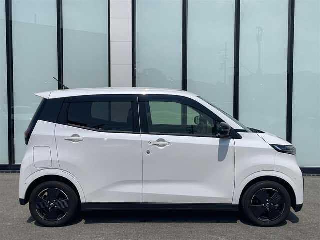 日産 サクラ X 大阪府 2023(令5)年 1.7万km ホワイトパール 純正ディスプレイオーディオ　/ターボ車　/Ｂｌｕｅｔｏｏｔｈ　/純正マット　/バックカメラ　/ベンチシート　/純正アルミホイール　/オートライト　/ＬＥＤライト　/プラグインハイブリット車 /PHEV /HDDナビ/ワンオーナー