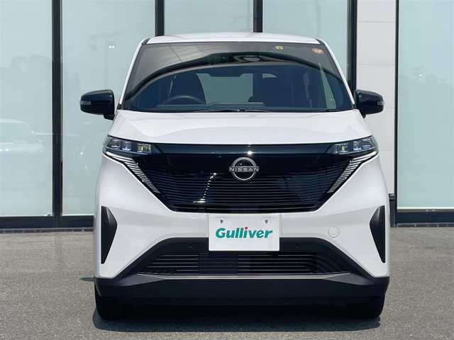 日産 サクラ X 大阪府 2023(令5)年 1.7万km ホワイトパール 純正ディスプレイオーディオ　/ターボ車　/Ｂｌｕｅｔｏｏｔｈ　/純正マット　/バックカメラ　/ベンチシート　/純正アルミホイール　/オートライト　/ＬＥＤライト　/プラグインハイブリット車 /PHEV /HDDナビ/ワンオーナー