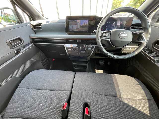 日産 サクラ X 大阪府 2023(令5)年 1.7万km ホワイトパール 純正ディスプレイオーディオ　/ターボ車　/Ｂｌｕｅｔｏｏｔｈ　/純正マット　/バックカメラ　/ベンチシート　/純正アルミホイール　/オートライト　/ＬＥＤライト　/プラグインハイブリット車 /PHEV /HDDナビ/ワンオーナー