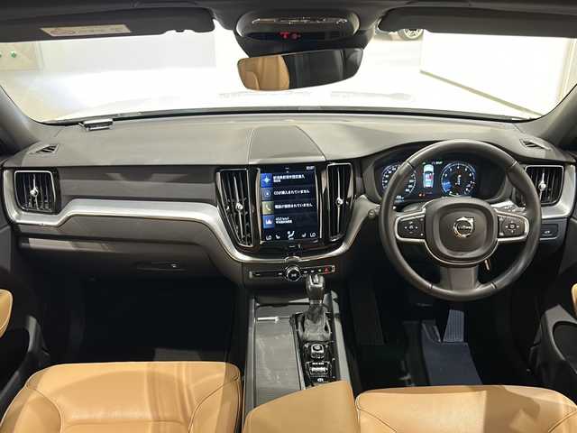 ボルボ ＸＣ６０ T5 AWD モーメンタム 新潟県 2018(平30)年 4.1万km アイスホワイト HDDナビゲーションシステム【CD/BT/フルセグ】/AppleCarPlay/AndoroidAuto/レーンイーピングエイド/クロストラフィックアラート/ステアリング・アシスト付BLIS/パークアシストパイロット/360°カメラ/アダプティブ・クルーズ・コントロール/パイロット・アシスト/パワーバックドア/シートヒーター【D/N席】/LEDヘッドライト/パワーシート(D/N席)/レザーシート/スペアキー/ETC【DSRC】