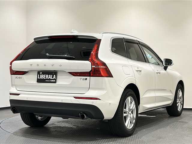 ボルボ ＸＣ６０ T5 AWD モーメンタム 新潟県 2018(平30)年 4.1万km アイスホワイト HDDナビゲーションシステム【CD/BT/フルセグ】/AppleCarPlay/AndoroidAuto/レーンイーピングエイド/クロストラフィックアラート/ステアリング・アシスト付BLIS/パークアシストパイロット/360°カメラ/アダプティブ・クルーズ・コントロール/パイロット・アシスト/パワーバックドア/シートヒーター【D/N席】/LEDヘッドライト/パワーシート(D/N席)/レザーシート/スペアキー/ETC【DSRC】
