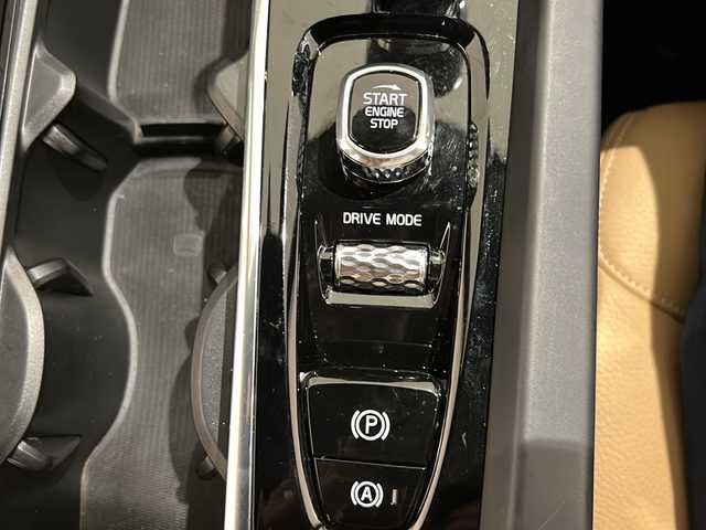 ボルボ ＸＣ６０ T5 AWD モーメンタム 新潟県 2018(平30)年 4.1万km アイスホワイト HDDナビゲーションシステム【CD/BT/フルセグ】/AppleCarPlay/AndoroidAuto/レーンイーピングエイド/クロストラフィックアラート/ステアリング・アシスト付BLIS/パークアシストパイロット/360°カメラ/アダプティブ・クルーズ・コントロール/パイロット・アシスト/パワーバックドア/シートヒーター【D/N席】/LEDヘッドライト/パワーシート(D/N席)/レザーシート/スペアキー/ETC【DSRC】