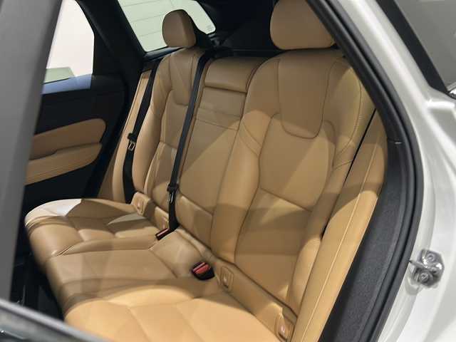 ボルボ ＸＣ６０ T5 AWD モーメンタム 新潟県 2018(平30)年 4.1万km アイスホワイト HDDナビゲーションシステム【CD/BT/フルセグ】/AppleCarPlay/AndoroidAuto/レーンイーピングエイド/クロストラフィックアラート/ステアリング・アシスト付BLIS/パークアシストパイロット/360°カメラ/アダプティブ・クルーズ・コントロール/パイロット・アシスト/パワーバックドア/シートヒーター【D/N席】/LEDヘッドライト/パワーシート(D/N席)/レザーシート/スペアキー/ETC【DSRC】