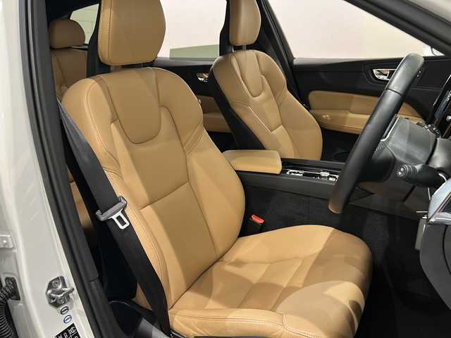 ボルボ ＸＣ６０ T5 AWD モーメンタム 新潟県 2018(平30)年 4.1万km アイスホワイト HDDナビゲーションシステム【CD/BT/フルセグ】/AppleCarPlay/AndoroidAuto/レーンイーピングエイド/クロストラフィックアラート/ステアリング・アシスト付BLIS/パークアシストパイロット/360°カメラ/アダプティブ・クルーズ・コントロール/パイロット・アシスト/パワーバックドア/シートヒーター【D/N席】/LEDヘッドライト/パワーシート(D/N席)/レザーシート/スペアキー/ETC【DSRC】
