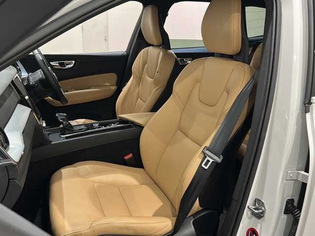 ボルボ ＸＣ６０ T5 AWD モーメンタム 新潟県 2018(平30)年 4.1万km アイスホワイト HDDナビゲーションシステム【CD/BT/フルセグ】/AppleCarPlay/AndoroidAuto/レーンイーピングエイド/クロストラフィックアラート/ステアリング・アシスト付BLIS/パークアシストパイロット/360°カメラ/アダプティブ・クルーズ・コントロール/パイロット・アシスト/パワーバックドア/シートヒーター【D/N席】/LEDヘッドライト/パワーシート(D/N席)/レザーシート/スペアキー/ETC【DSRC】