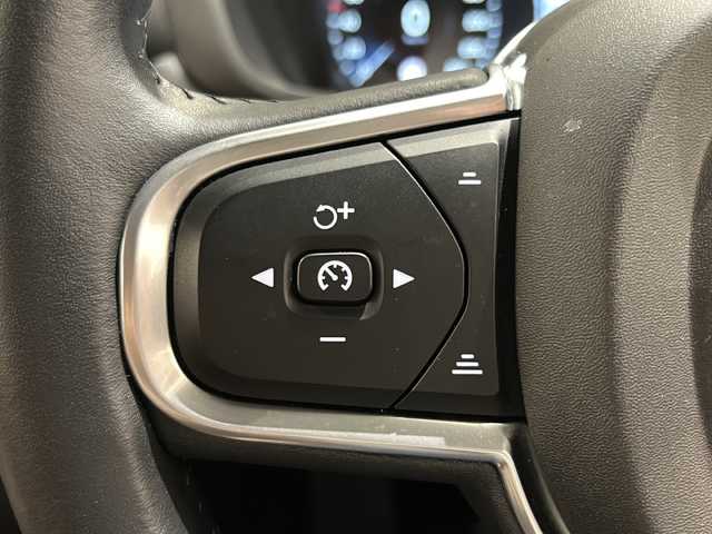 ボルボ ＸＣ６０ T5 AWD モーメンタム 新潟県 2018(平30)年 4.1万km アイスホワイト HDDナビゲーションシステム【CD/BT/フルセグ】/AppleCarPlay/AndoroidAuto/レーンイーピングエイド/クロストラフィックアラート/ステアリング・アシスト付BLIS/パークアシストパイロット/360°カメラ/アダプティブ・クルーズ・コントロール/パイロット・アシスト/パワーバックドア/シートヒーター【D/N席】/LEDヘッドライト/パワーシート(D/N席)/レザーシート/スペアキー/ETC【DSRC】